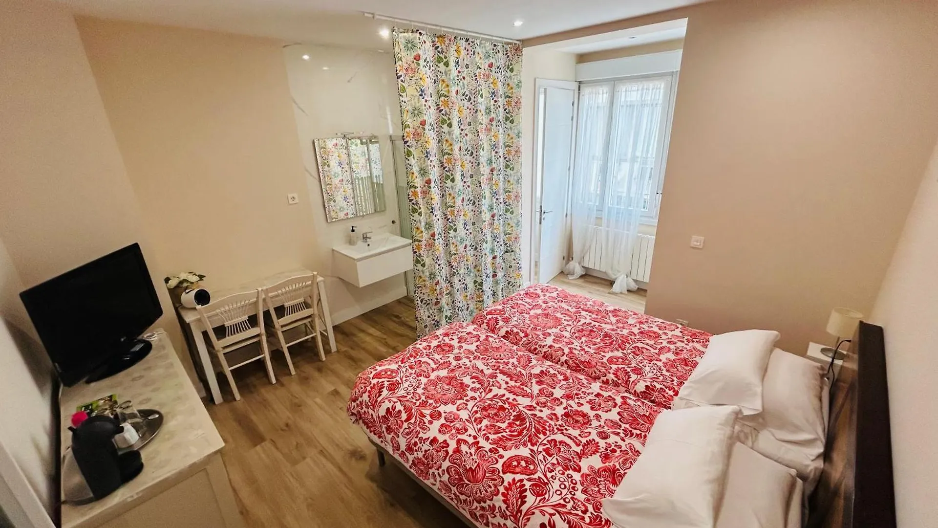 Guggenheim Bilbao Center Apartment Homestay